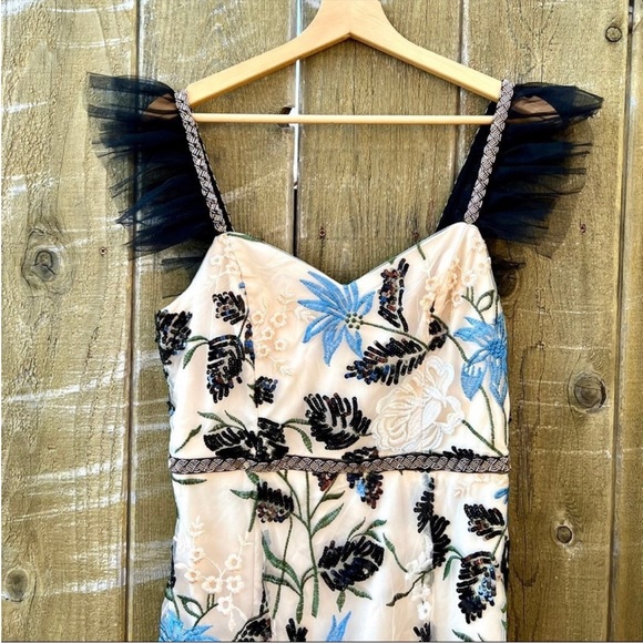 🌿 Cream Showstopper Embroidered Sequin Bodycon Midi Dress 🌿 - Picture 4 of 11